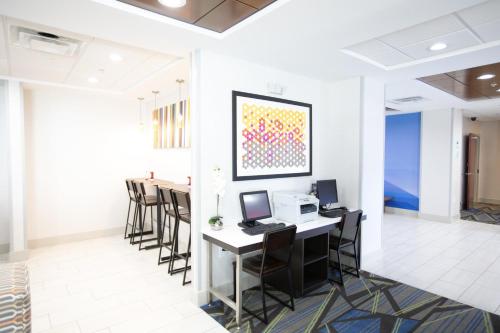 Holiday Inn Express & Suites Knoxville-Farragut by IHG