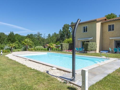 Scenic Holiday Home in Gagni res with Private Swimming Pool gîte à louer Foussignargues