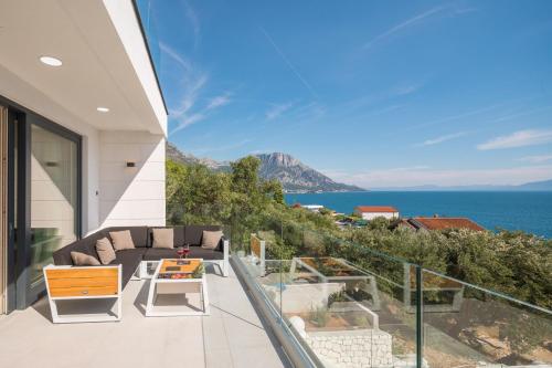 Villa Bue Moon