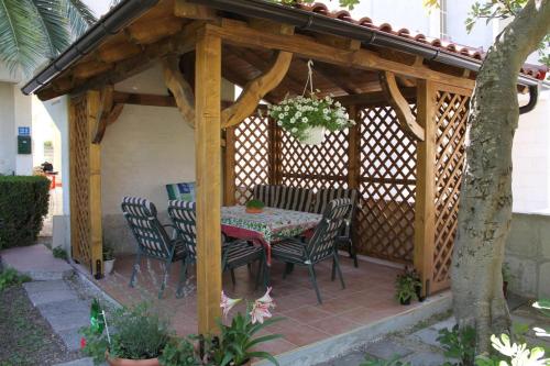 Apartments by the sea Baska Voda Makarska - 6707 