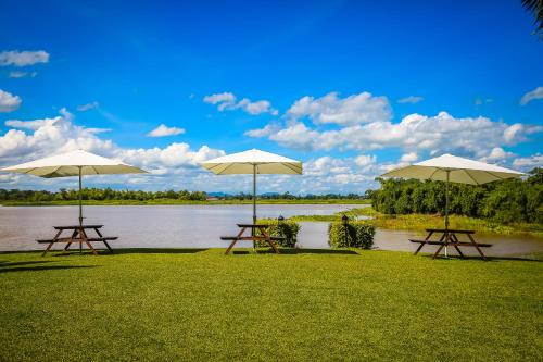 . Uthai River Lake Resort