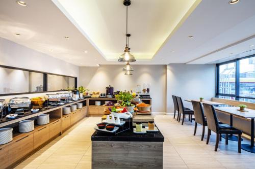 Restaurant, Narra hotel near Department of Consular Affairs