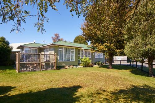 B&B Te Anau - Accommodation Fiordland -The Three Bedroom House at 226A Milford Road - Bed and Breakfast Te Anau