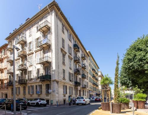 Apartment on Dante street next to the sea - Location saisonnière - Nice