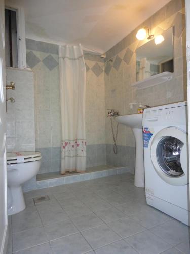 Apergis Rooms - image 7