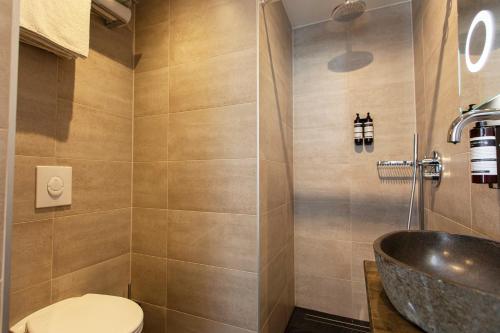 Quentin Golden Bear Hotel - image 13