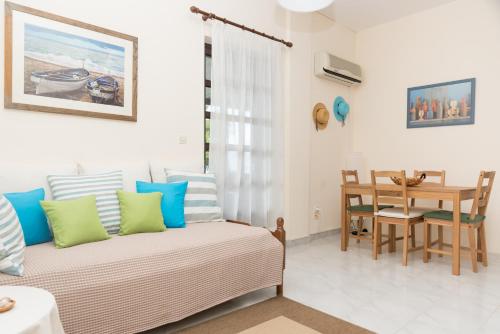 ILIOCHARI sea view apartments Oropos - Kalamos