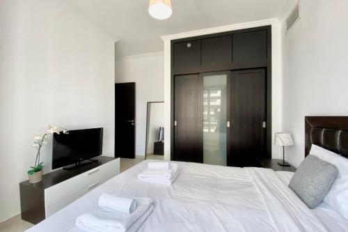 Spacious Al Majara Flat by GuestReady - image 10