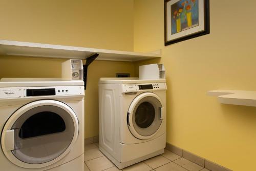 Holiday Inn Express & Suites San Antonio West Sea World Area an IHG Hotel - image 8