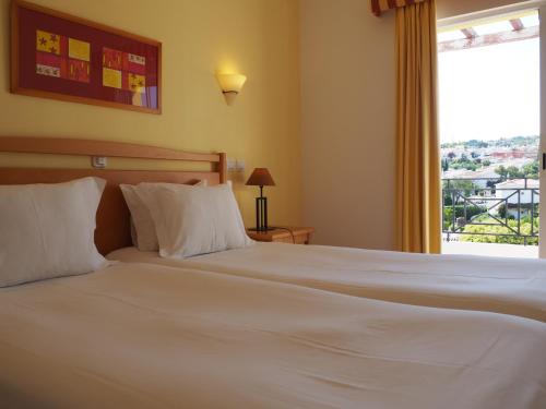 Zimmer mit 2 einzelbetten, superior, poolblick, balkon