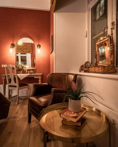 Victory Hotel - image 12
