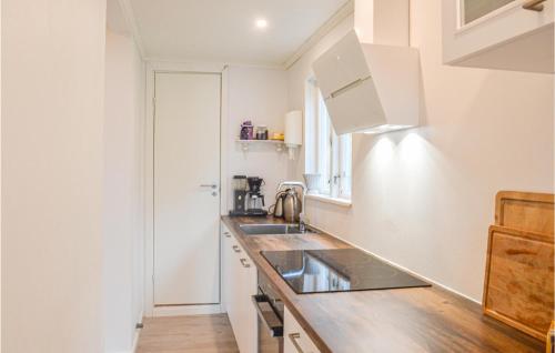 Kitchen, 3 Bedroom Lovely Home In Stromstad in Stromstad