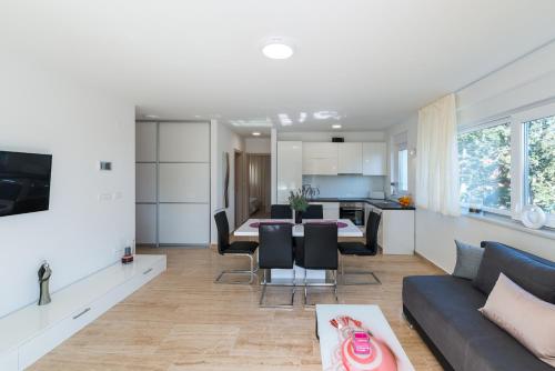 Apartment Martan - image 2