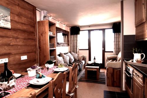 Chalet Chamois - central modern Duplex for 6 by Avoriaz Chalets in Morzine