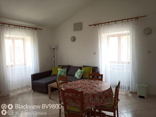  Apartments Vodarić Loznati in Cres