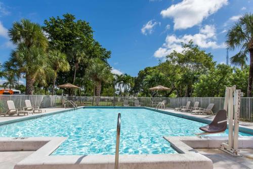 Days Inn by Wyndham Fort Lauderdale Airport Cruise Port image 4