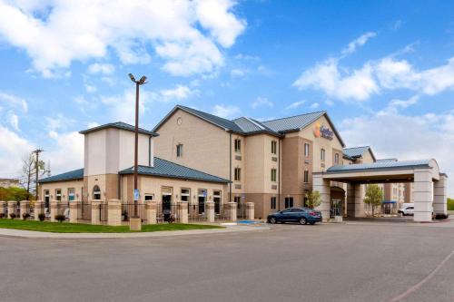 Photo - Comfort Inn & Suites