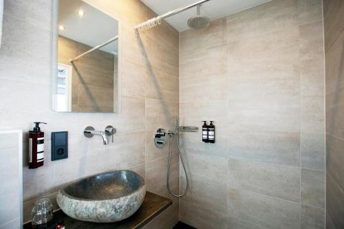 Double Room image 10