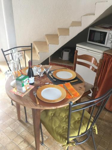 L'insolite et médièvale Tour Yselda (L'insolite et medievale Tour Yselda) in Saint-Pourcain-sur-Sioule