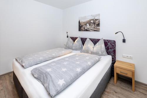 2 bedrooms, 4 beds