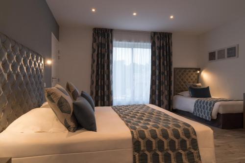 3 twin beds