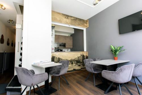 クエンティン ゴールデン ベアー ホテル