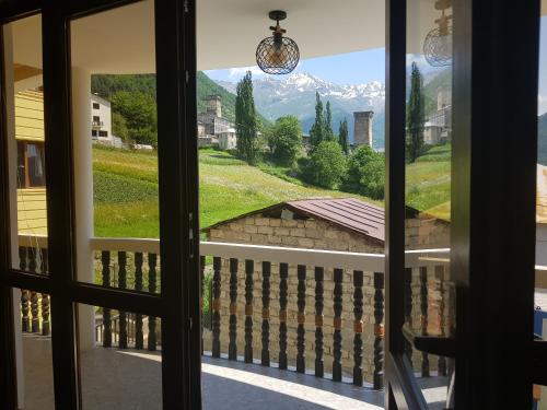 ระเบียง/ชานเรือน, Hilltop Mestia in เมสเตีย