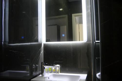 Single Room with Private Bathroom