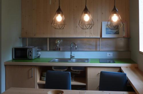 Konyha, Maison 4 soleil. Casa design luce e natura in Crodo