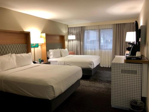 Holiday Inn Chicago North Shore, an IHG Hotel