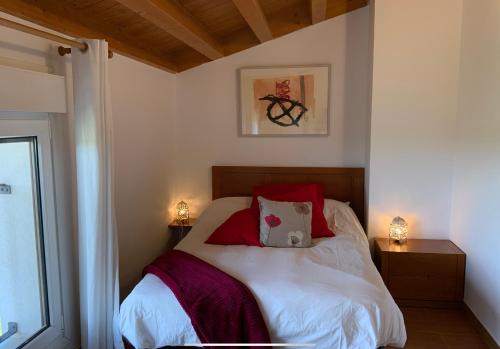 2 bedrooms, 4 beds
