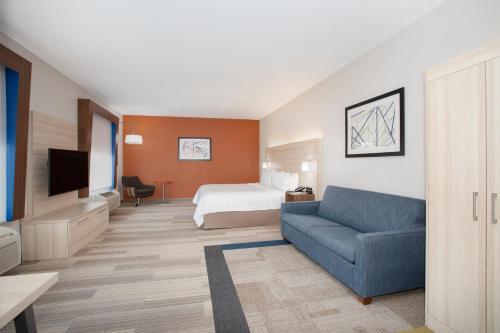 Holiday Inn Express & Suites Phoenix Glendale Dist, an IHG Hotel