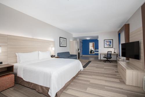 Holiday Inn Express & Suites Phoenix - Glendale Sports Dist By IHG in Glendale South