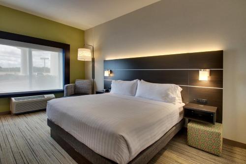 Holiday Inn Express Hotel & Suites Morris