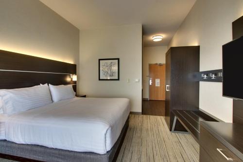 Holiday Inn Express Hotel & Suites Morris, an IHG Hotel