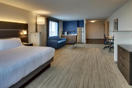 Holiday Inn Express Hotel & Suites Morris, an IHG Hotel