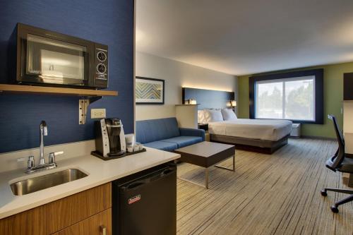 Holiday Inn Express Hotel & Suites Morris, an IHG Hotel