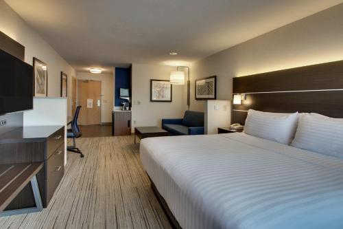 Holiday Inn Express Hotel & Suites Morris, an IHG Hotel