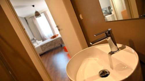 Double Room with Balcony image 6
