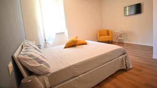 Double Room image 6