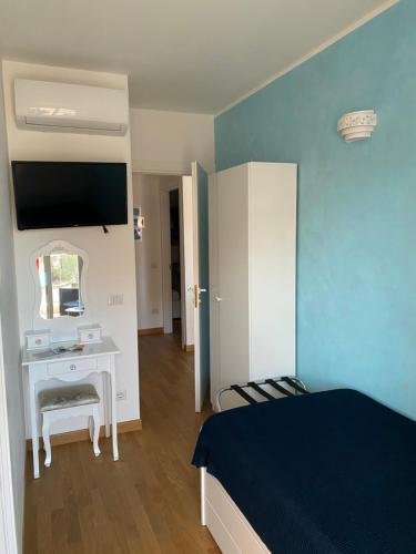 Blue Sea Rooms Apartment Cagliari - Tap to explore photos