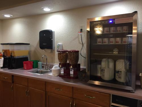 Budget Inn Mexico - image 2