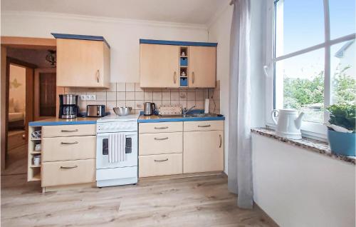 Stunning apartment in Bad Schlema w/ 1 Bedrooms - image 3
