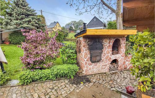 Stunning apartment in Bad Schlema w/ 1 Bedrooms - image 6