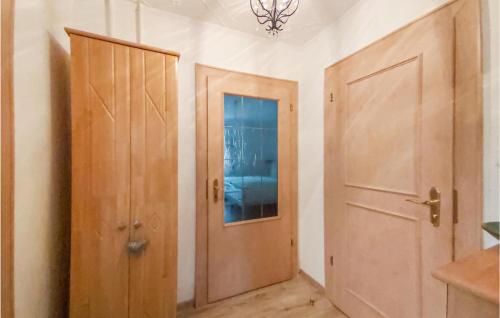 Stunning apartment in Bad Schlema w/ 1 Bedrooms - image 7