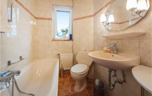 Stunning apartment in Bad Schlema w/ 1 Bedrooms - image 8