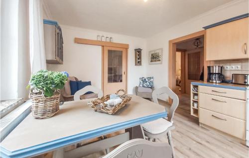 Stunning apartment in Bad Schlema w/ 1 Bedrooms - image 9