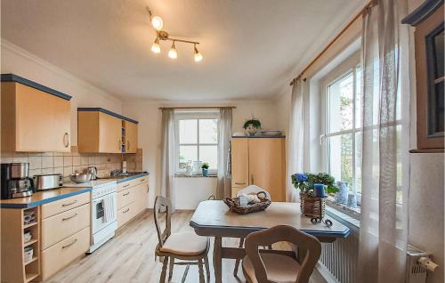 Stunning apartment in Bad Schlema w/ 1 Bedrooms - image 4