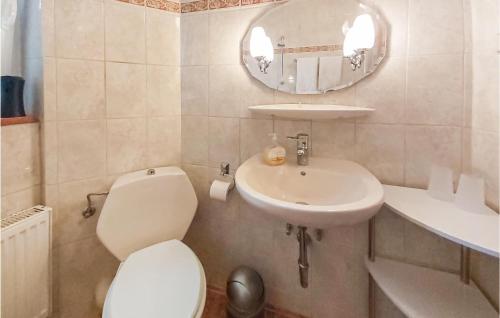 Stunning apartment in Bad Schlema w/ 1 Bedrooms - image 5