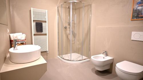 Deluxe Room image 7